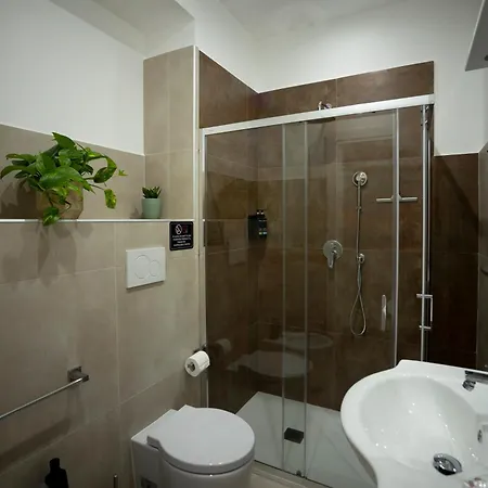 Umberto 303 Pensión 3*