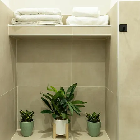 Umberto 303 Pensión Catania